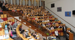 Zentraler Hörsaal innen