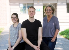 Dr. Sabine Stegemann-Koniszewski, Dr. Andreas Jeron (beide Erstautoren der Studie) und Prof. Dr. Dunja Bruder