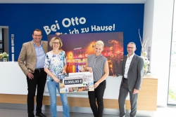Scheckübergabe Bauzaungalerie