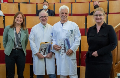 v.l. Clara Höffner, Prof. Hagen Thieme, Prof. Thomas Hachenberg, Dekanin Prof. Dr. Daniela Dieterich