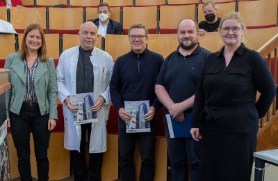 v.l. Clara Höffner, Prof. Rüdiger Lessig, Prof. Martin Zenker, Prof. Christoph Garbers, Dekanin Prof. Dr. Daniela Dieterich