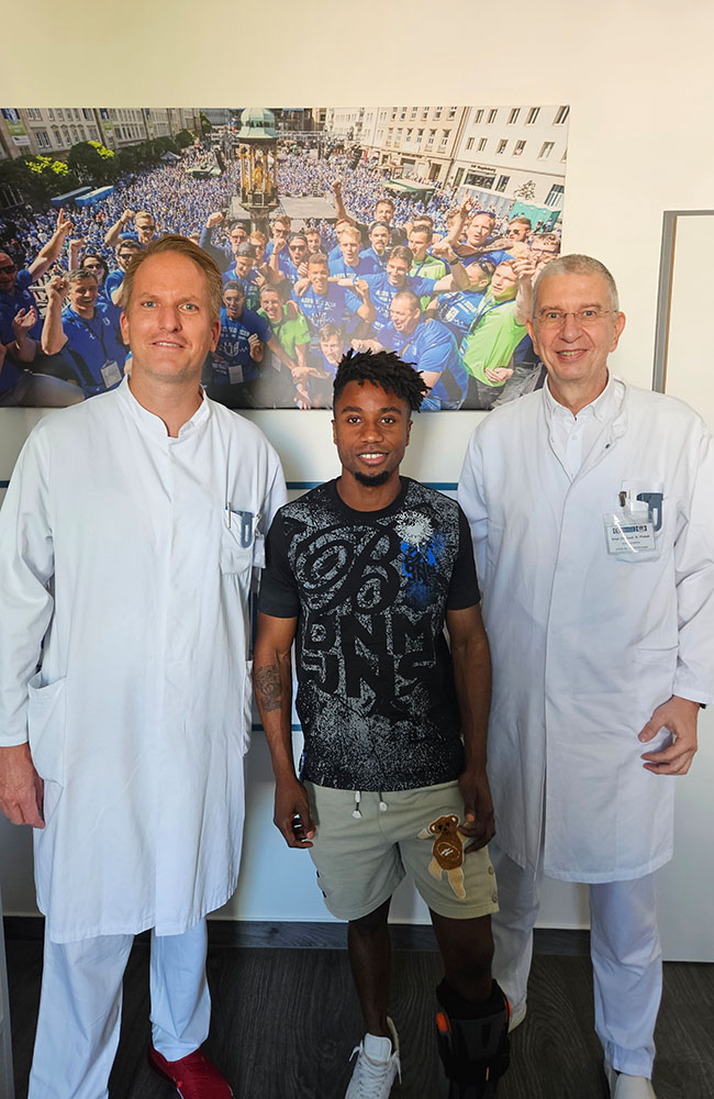 (v.l.): Dr. med. Jan Philipp Schüttrumpf, Lubambo Musonda und Prof. Dr. med. Stefan Piatek. Fotoquelle: UMMD