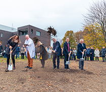 Gemeinsamer Spatenstich zum Neubau eines „Klinischen Hörsaals“ auf dem Campus der Universitätsmedizin Magdeburg
