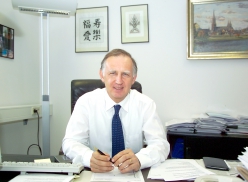 Malfertheiner,Peter 2005 (Büro) - 1