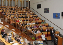 Zentraler Hörsaal innen