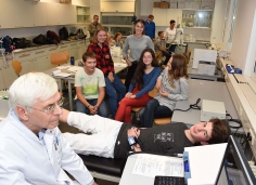 Schülerpraktikum-Institut für Physiologie1