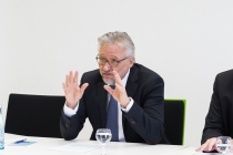 Pressekonferenz / Prof. Heinze 