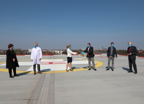 MNS_Übergabe mit Ministerin und Minister