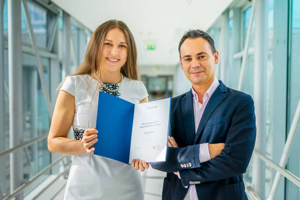 Innovationspreis DGVS_Sabrina Sulzer und Prof. Dr. Marino Venerito (v.l.)_Foto Morawe_UMMD