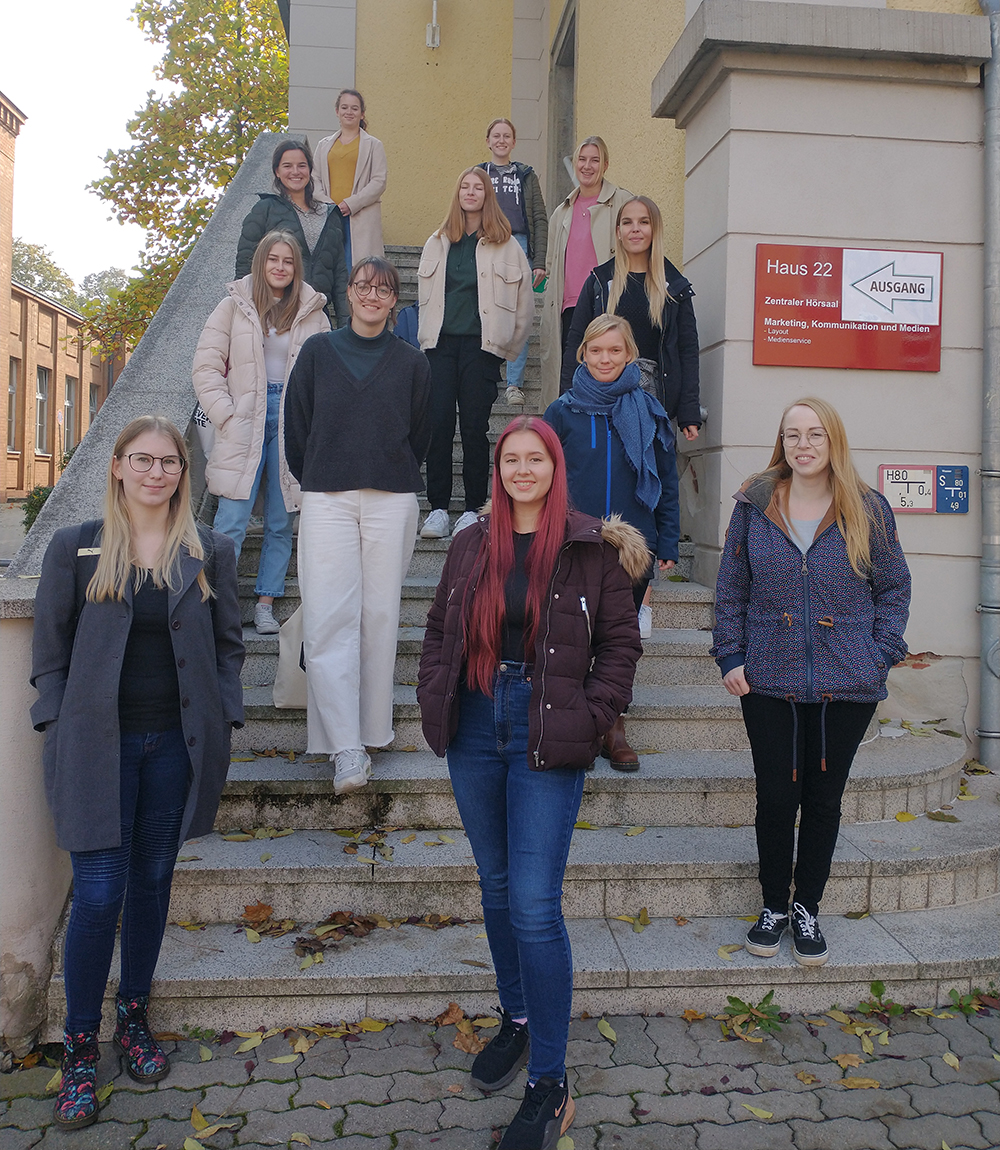 Studentinnen_Hebammenstudiengang_AZG_PM