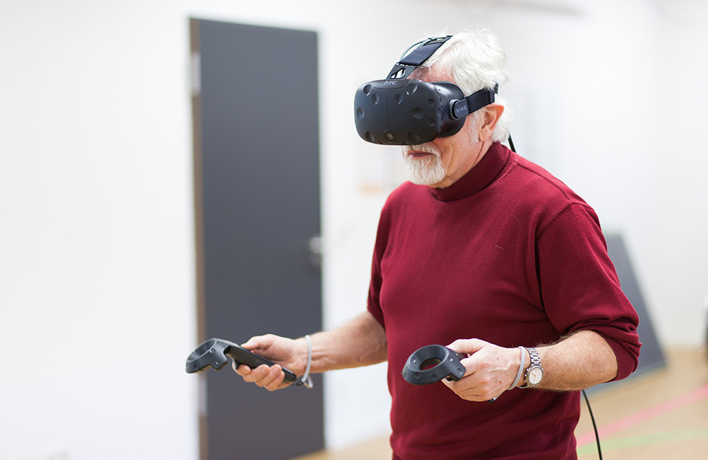 Testung der Orientierungsfähigkeit und anderer Gedächtnisfunktionen mit Virtual-Reality-Technologie. Foto Sarah Kossmann_UMMD